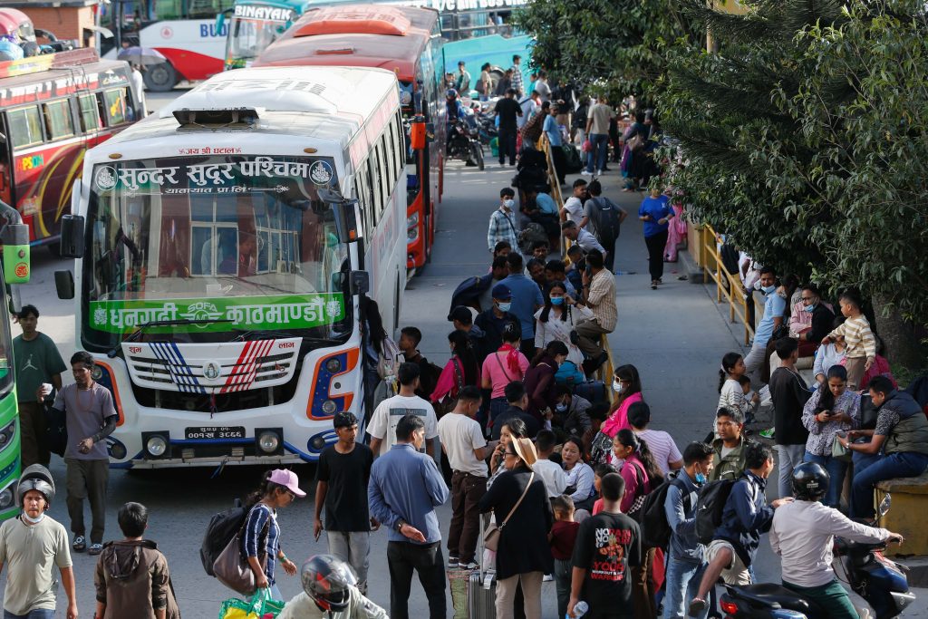 दसैँ सुरु भएपछि साढे पाँच लाखले छाडे उपत्यका