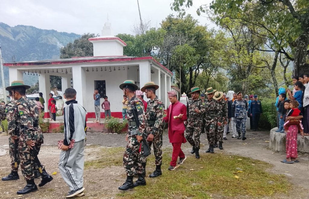 बाजुरामा भित्र्याइयो फूलपाती
