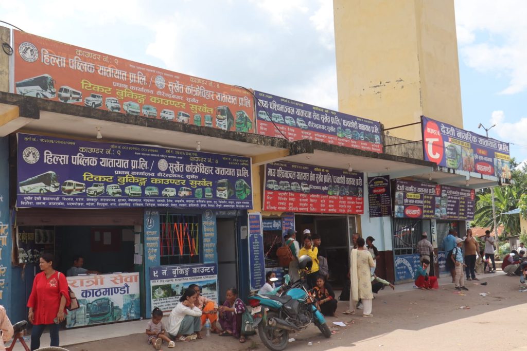दशैंको उत्साह : गाउँमा चहलपहल, हाट बजार भरिभराउ