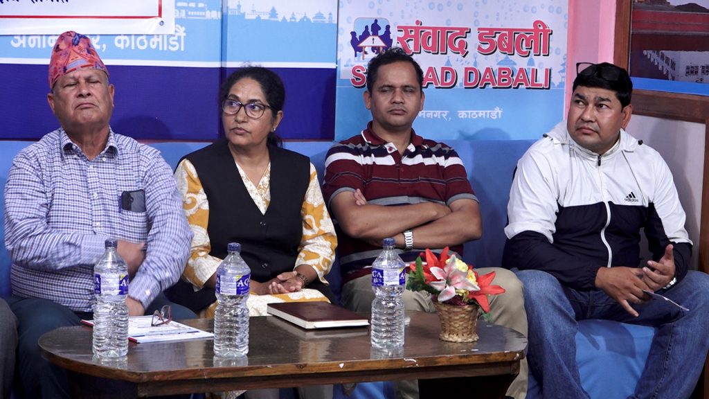 कम्युनिस्ट नेताहरुले भने– परम्परागत शैलीले देश बन्दैन