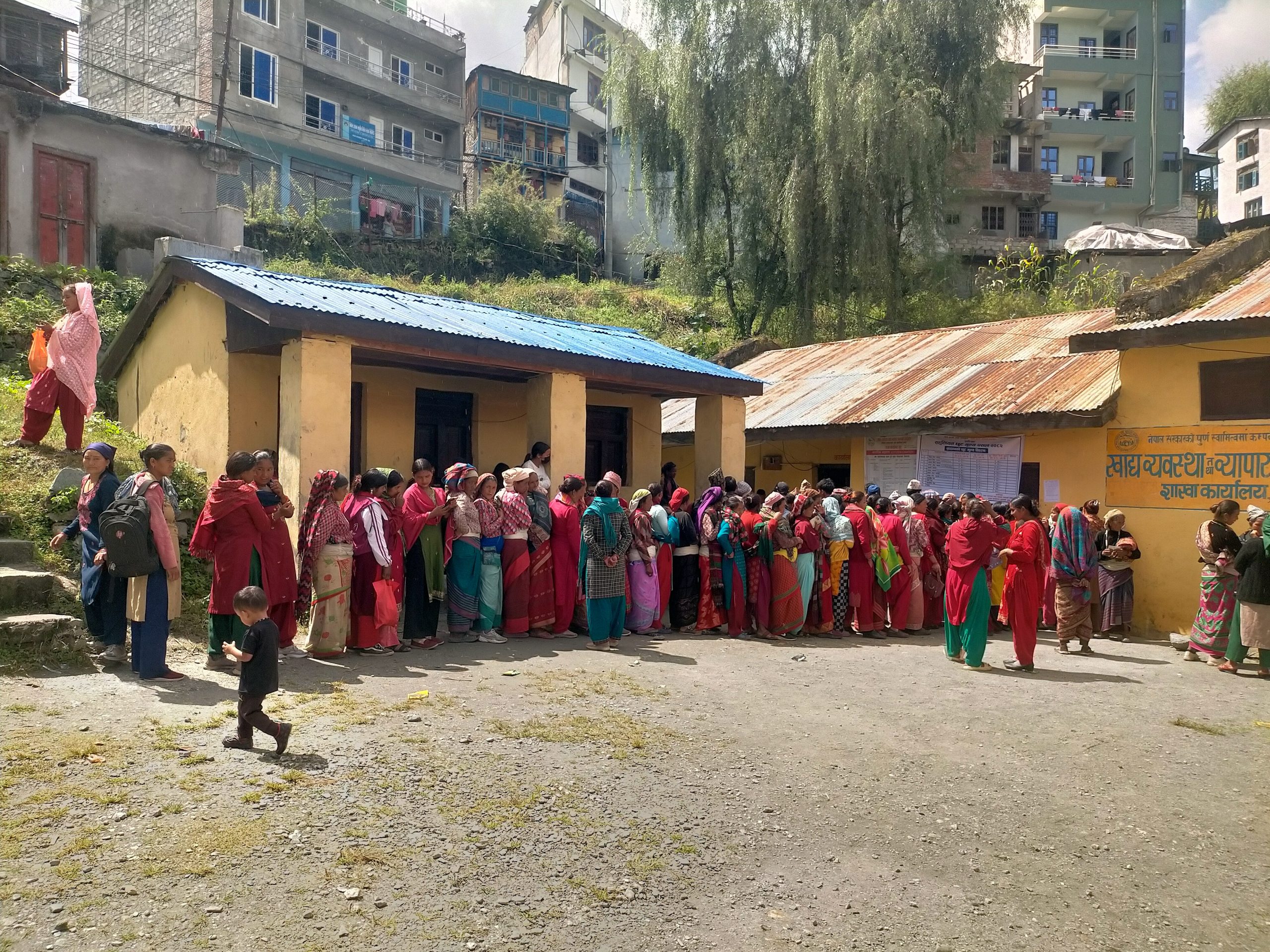 दशैं–तिहारमा सहुलियत दरमा खाद्यान्न लिन उपभोक्ताको भिड
