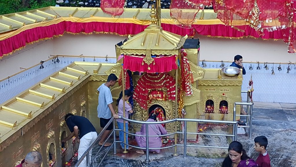 दशैंमा पनि चहलपहल छैन् ,मनकामना र दक्षिणकाली मन्दिरमा