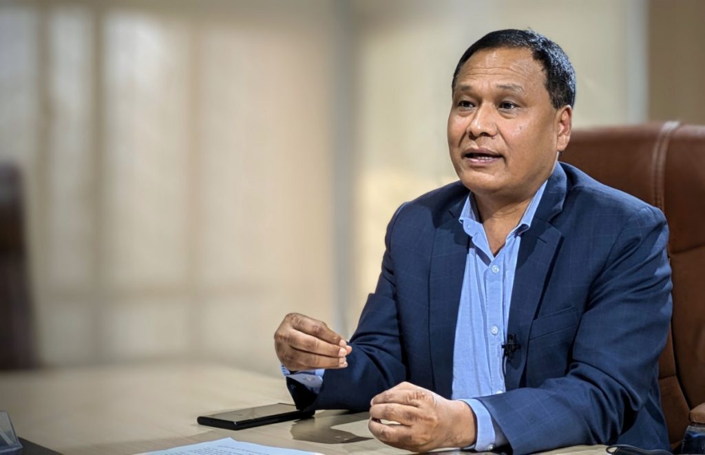 बढी भाडा असुल्ने यातायात व्यसायीलाई तत्कालै कारबाही गर्ने मन्त्री घिसिङको चेतावनी