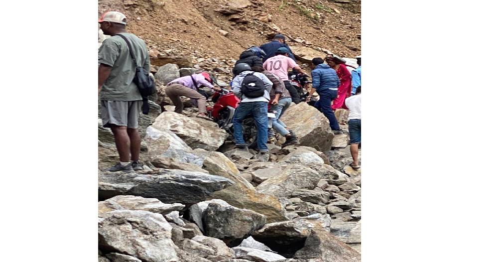 कर्णाली राजमार्ग अवरुद्धः स्याउ बाटोमै कुहिने चिन्ता