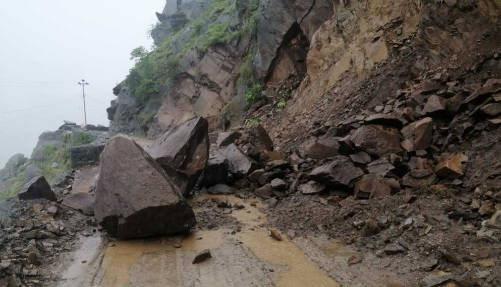 कर्णाली राजमार्गको कालीकोट सडक खण्ड अवरुद्ध