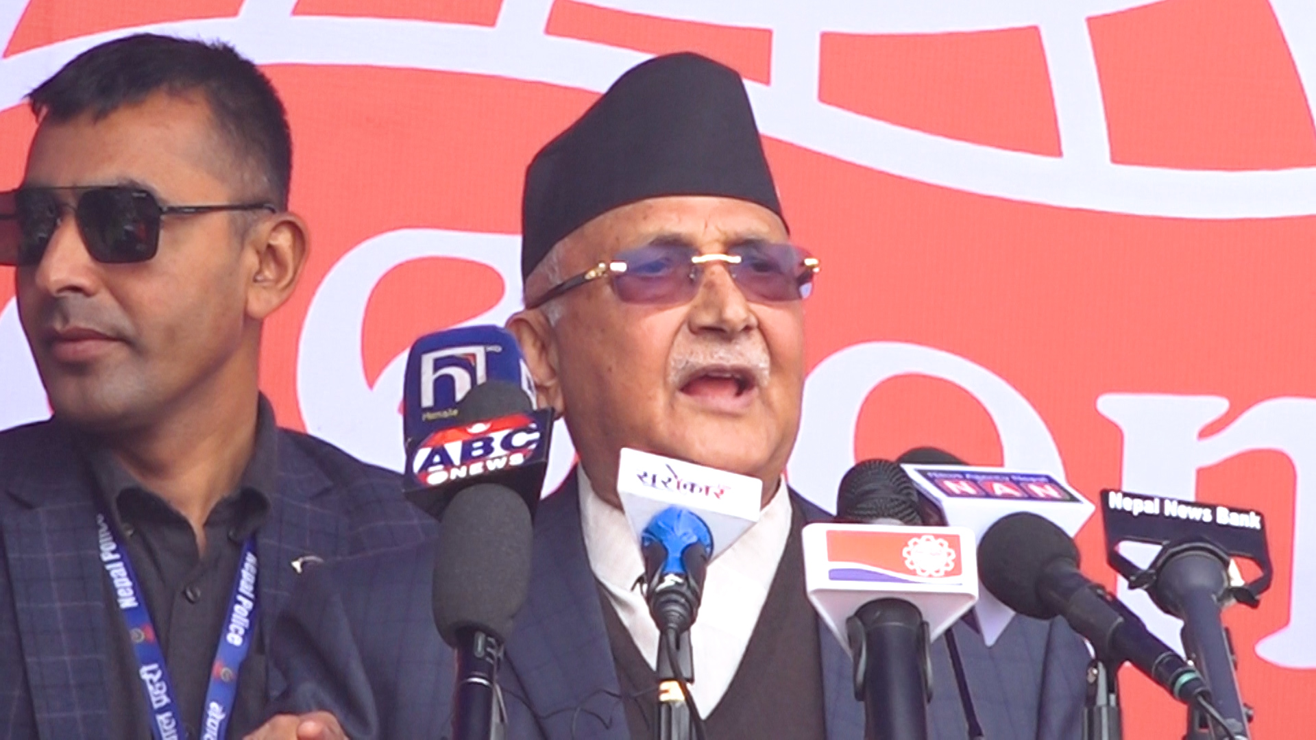हामी देश बनाउने अभियानमा छौँ : अध्यक्ष ओली