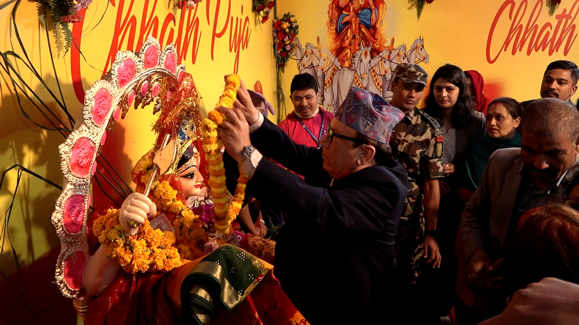 प्रधानन्यायाधीश राउतद्वारा थापाथलिमा छठीमाईको पूजा