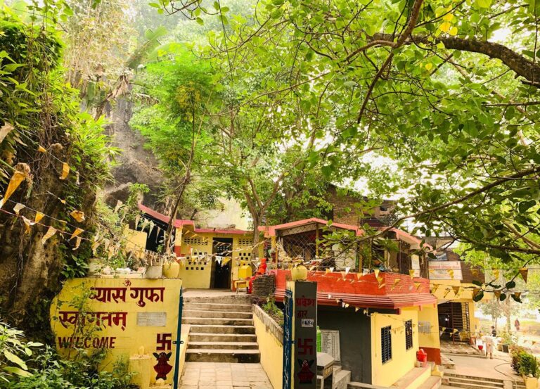 व्यासगुफामा एकमहिने विश्व ॐकार पर्व