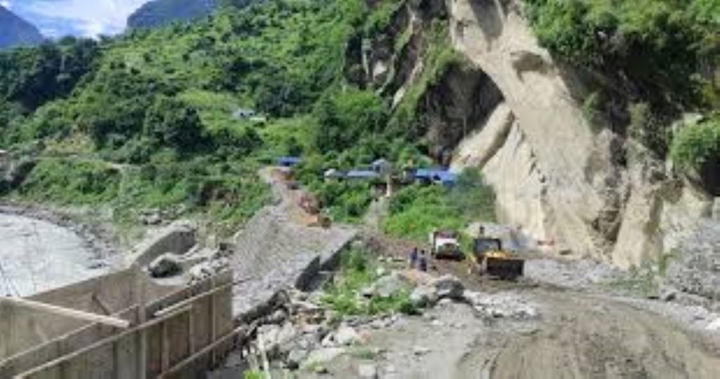 मनाङ–लमजुङ सडकमा रातिमा सवारीसाधन चलाउन रोक
