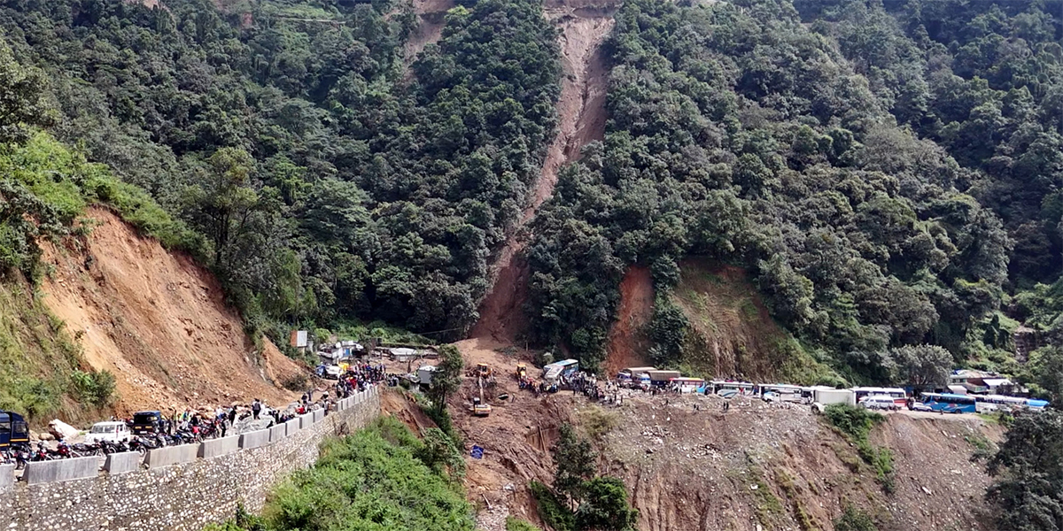 राजमार्गमा रोकिएका यात्रुको व्यवस्थापन गर्न आग्रह
