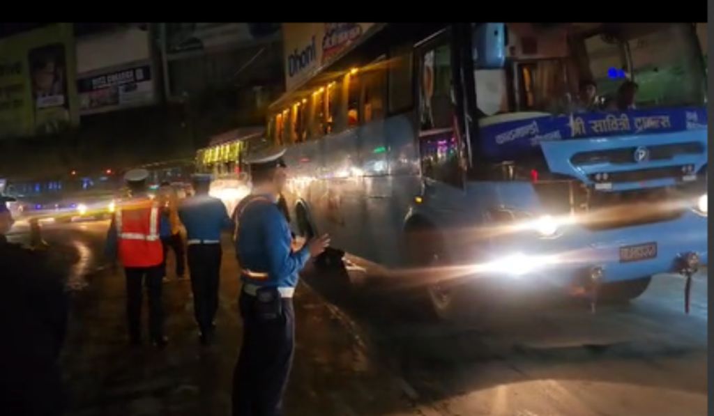नागढुङ्गा चेकपोष्टबाट २५० सवारीसाधन फर्काइए