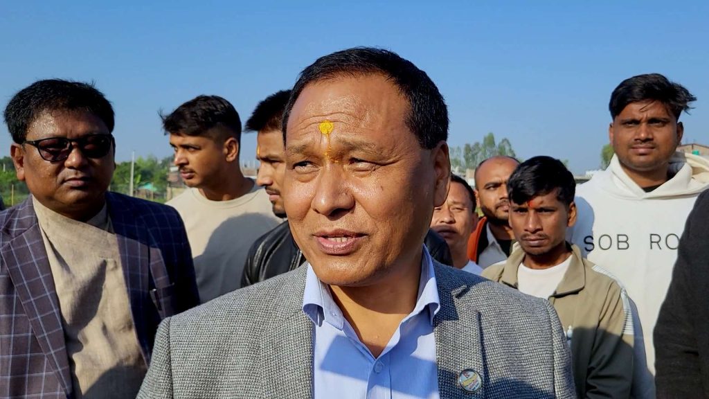 कमला नदी पुल निरीक्षणमा पुगे भौतिक मन्त्री घिसिङ