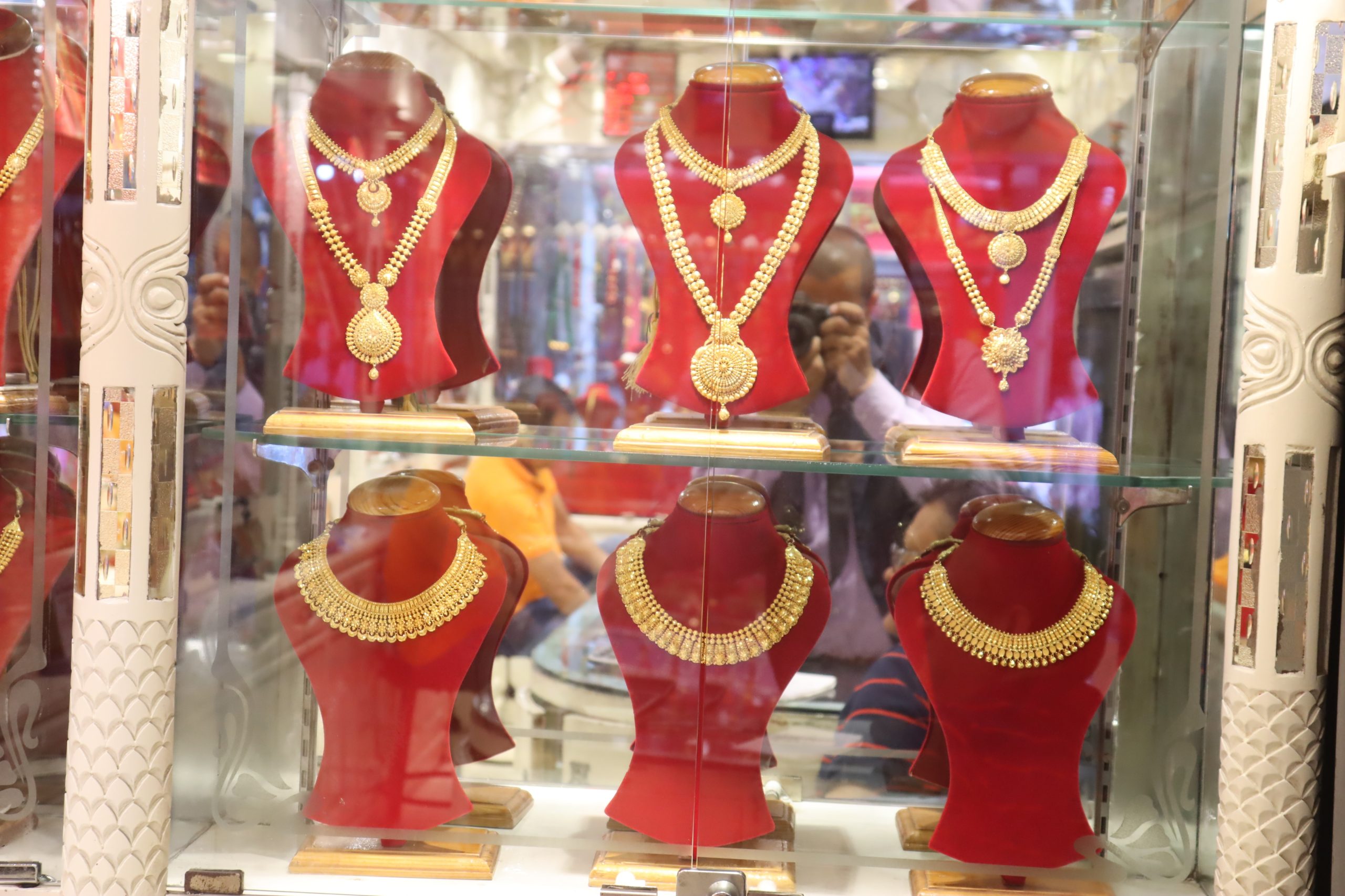 ३ लाख नाघ्यो सुनको मूल्य