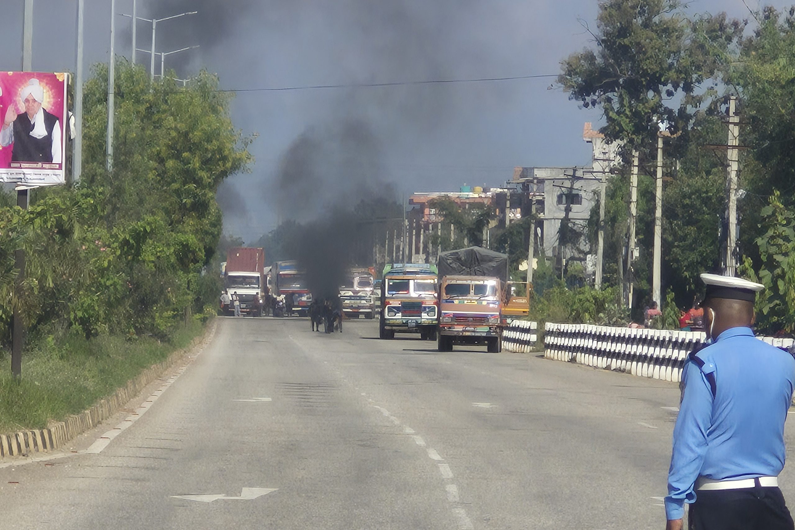 सामान्य बन्दै सिमरा, वार्ता भोलि