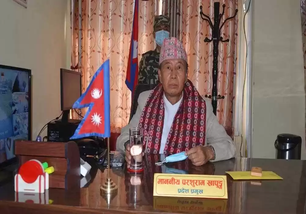 प्रदेश प्रमुख खापुङसमक्ष मधेसी आयोग वार्षिक प्रतिवेदन पेस