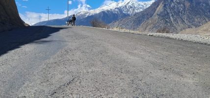 लेक लागेर ९ विदेशीसहित १३ जनाको मृत्यु