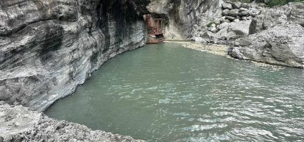 मेलम्चीको पानी वितरणका लागि पाइप बिछ्याउन सुरु