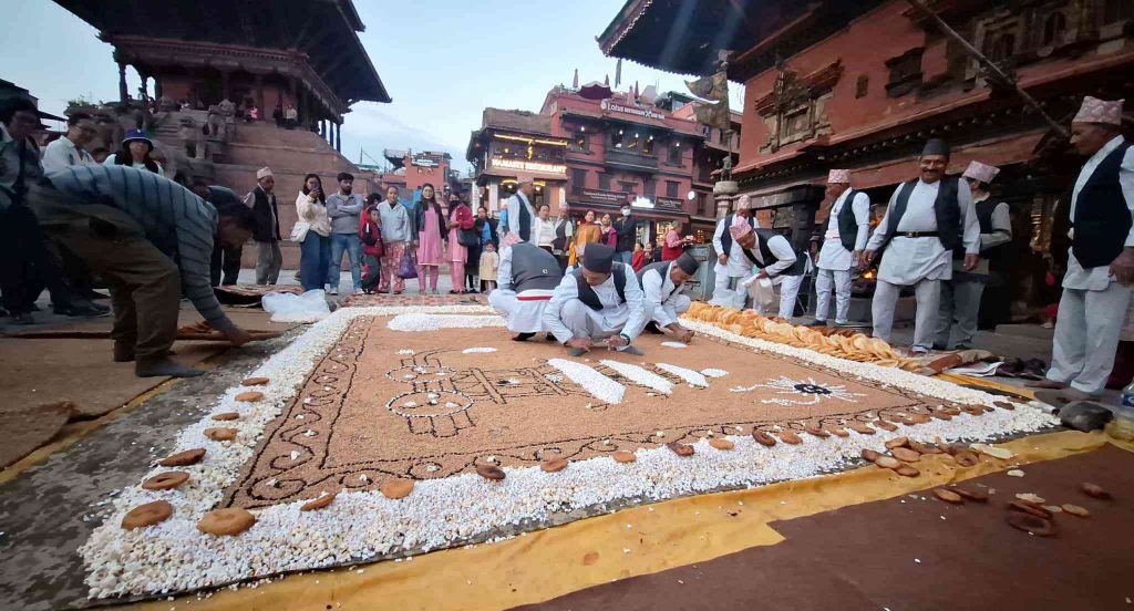नेवार समुदयाले मनाए सकिमना पुन्ही, टोलटोलमा अन्नका आकृति र दाफा भजन