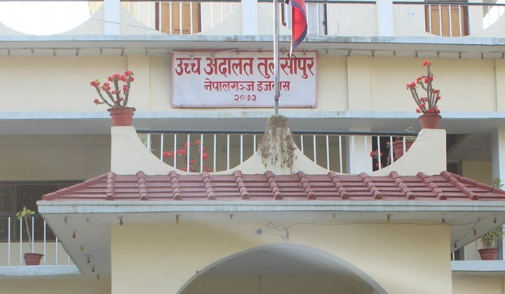 हनुमान इट्टा उद्योग विरुद्ध उच्च अदालत तुलसीपुरमा रिट