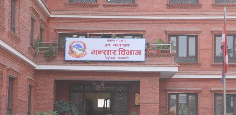 पाँच महिनामा साढे छ खर्ब व्यापार घाटा