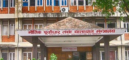 टौँडा सडक डिभिजनको अल्टिमेटम : सडक सीमाभित्रका अवैध संरचना हटाउन वैशाख १० सम्मको समय