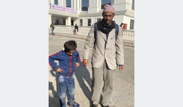 अनि मनभरि आशा बोकेर सिंहदबार छिर्नुभयो जयलाल