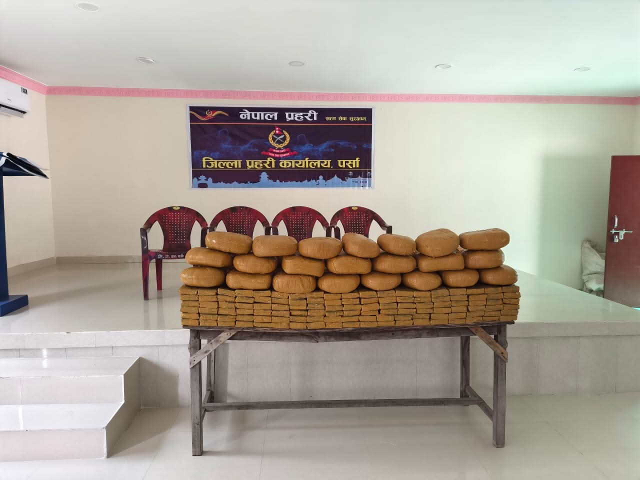 २ सय ४० किलो चरेससहित दुई जना पक्राउ