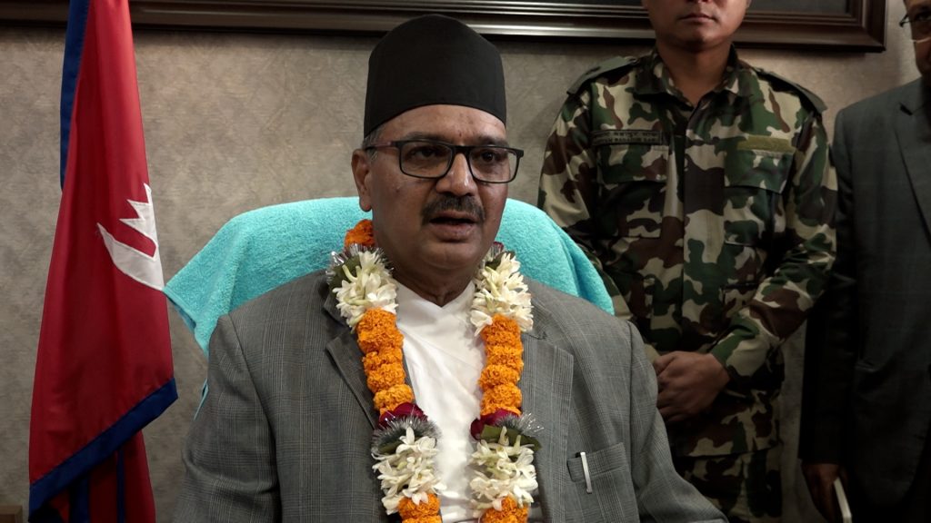 पदभार ग्रहण गर्दै मन्त्री भण्डारीले भने : भाषण गर्ने मात्र होइन्, एक्सनमा उत्रिन्छु (भिडियो सहित)