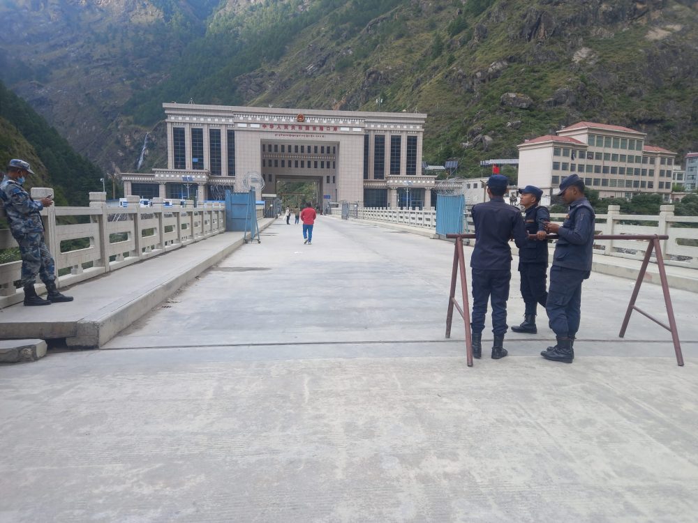 रसुवागढी नाकाको मितेरी पुलबाट आवतजावत सुरू
