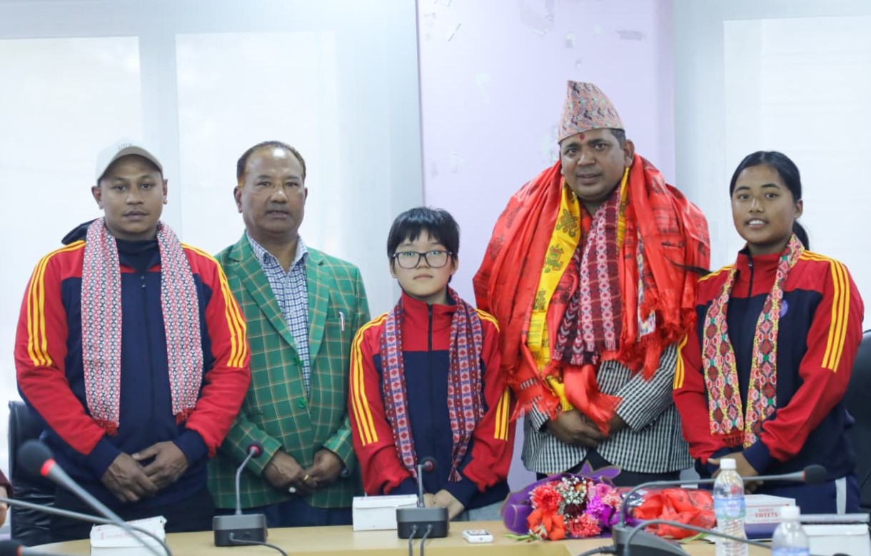 बादोरियो कराते टोली भारत जाँदै