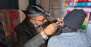 स्वास्थ्य शिविरः ग्रामीण भेगका नागरिकलाई घरआँगनमै उपचार