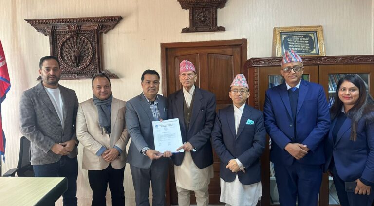 परराष्ट्रमन्त्री शर्मासँग गैरआवासीय नेपाली सङ्घको भेट
