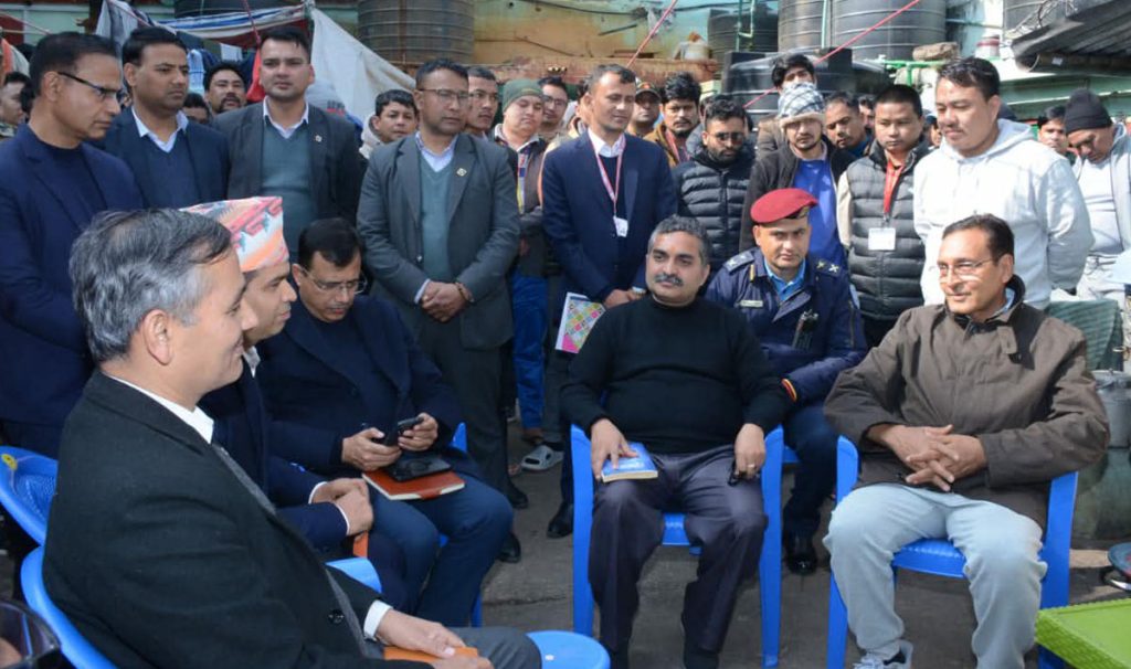 केन्द्रीय कारागार छिरेका गृहमन्त्रीले भेटे टोपबहादुर र राजेश अहिराजलाई