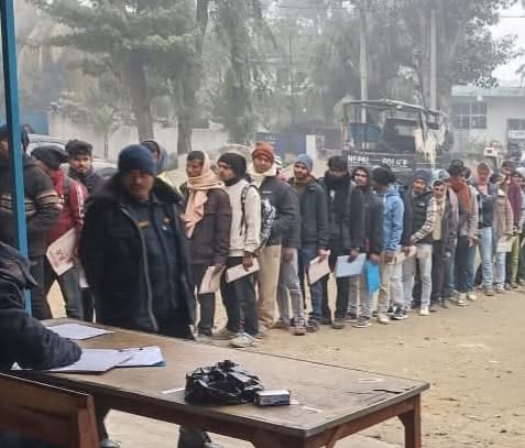 बारामा निर्वाचन प्रहरीको उत्साह : आवेदन दिनेहरूको घुइँचो