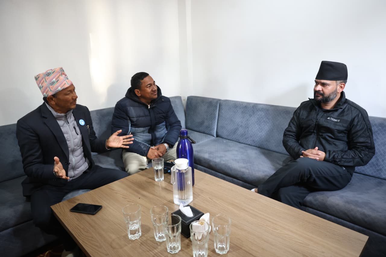 आज सुर्खेत पुगे रास्वपाका वरिष्ठ नेता बालेन