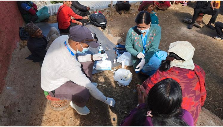 नसर्ने रोगका बिरामी पहिचान गर्न टोलमै पुगेर स्वास्थ्य परीक्षण