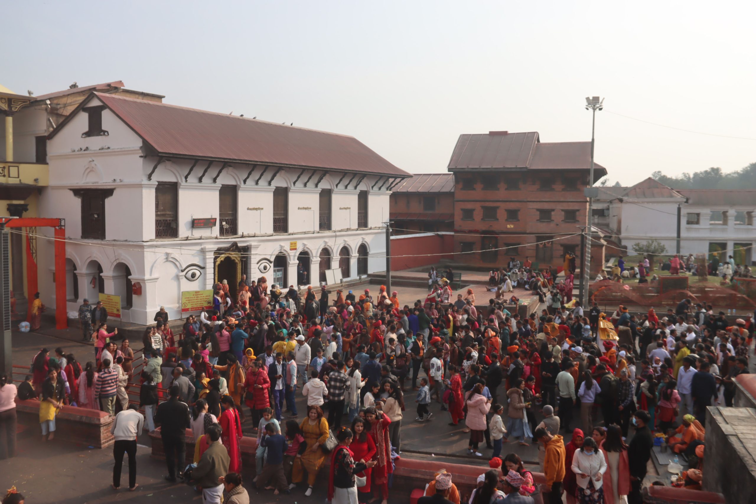 पशुपतिनाथमा दर्शनार्थीसहित साधुसन्तहरूको घुइँचो