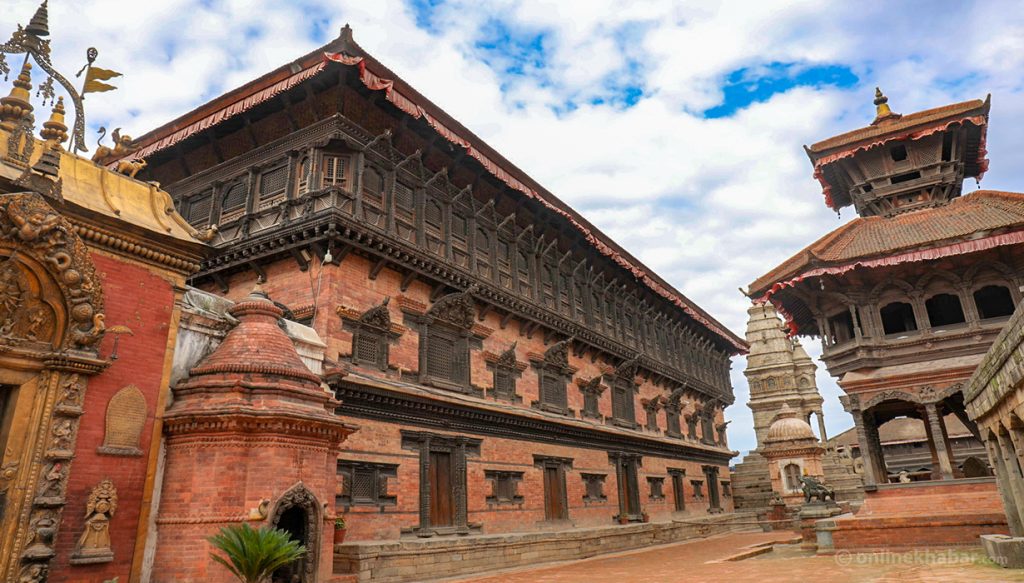 भक्तपुरमा आमा हजुरआमाले गरे एसईई उत्तीर्ण