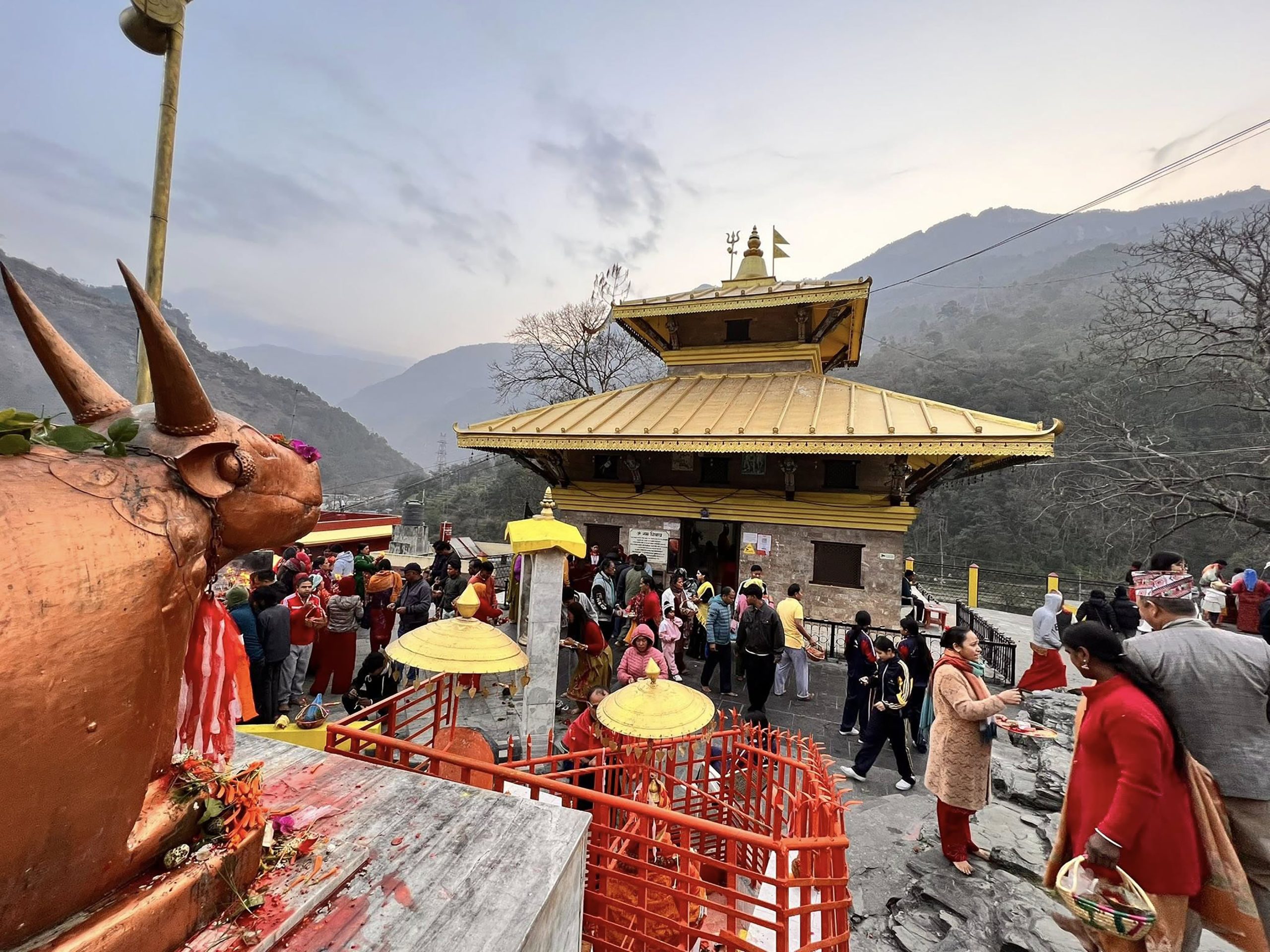 शिवालयमा दर्शनार्थीको घुइँचो