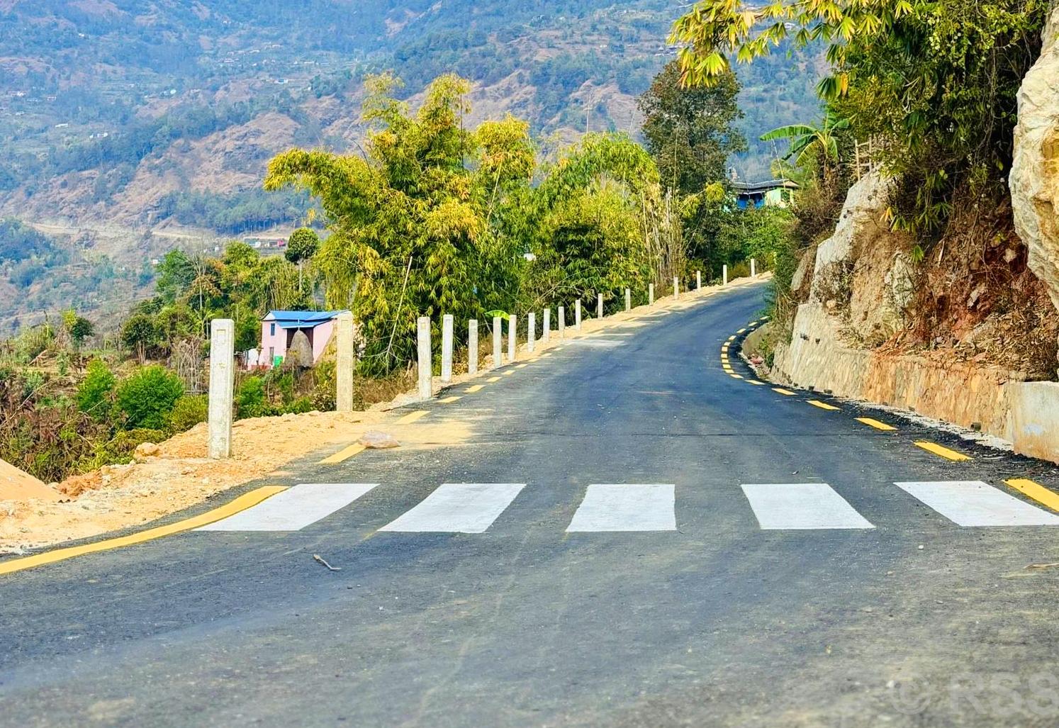 बागलुङ जोड्ने ट्रयाक खुलेको २६ वर्षपछि सडक कालोपत्र