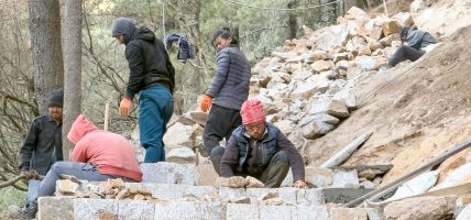 सगरमाथा आधार शिविर जाने पदमार्ग स्तरोन्नति गरिँदै 