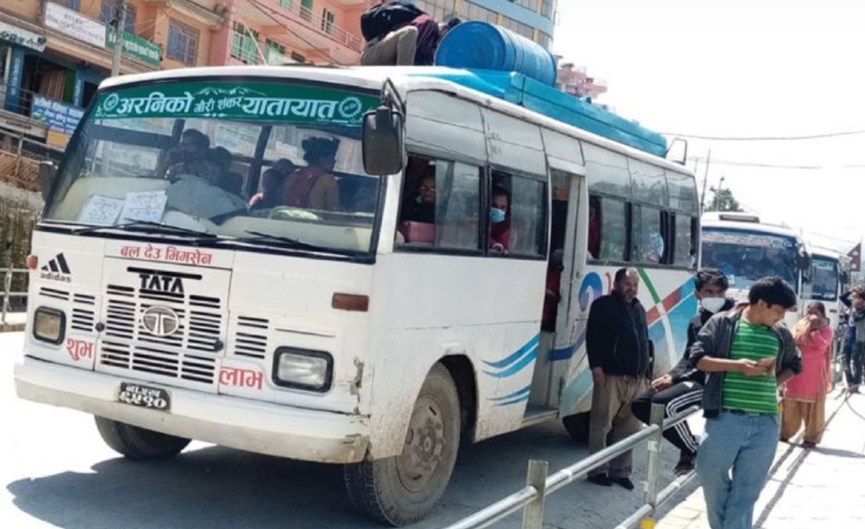 तामाकोशी दुर्घटनापछि रोकिएको अरनिको यातायातको बस १५ दिनपछि पुनः सञ्चालन