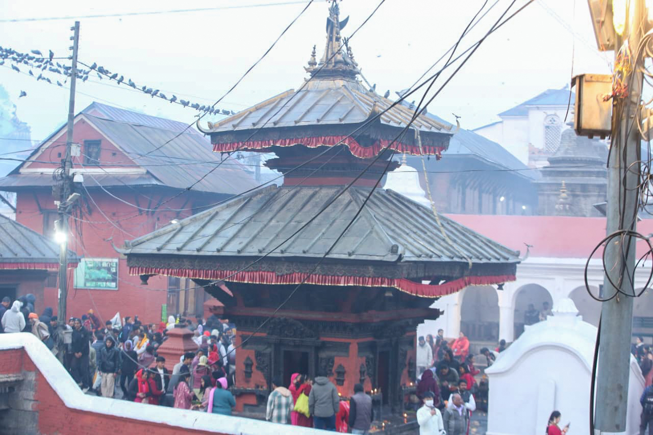 महाशिवरात्रिको अवसरमा पशुपतिनाथ मन्दिर क्षेत्रमा भक्तजनको ठूलो भीड