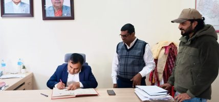 सर्लाहीमा पहिलो पटक आमाको नामबाट नागरिकता वितरण