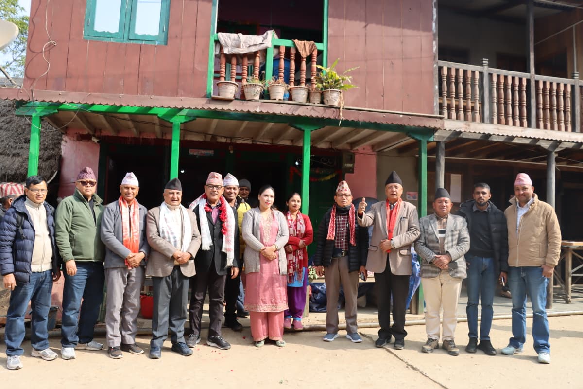 पूर्वराजदूत डा.कार्की चुनावी मैदानमा :सात बुँदे प्रतिवद्धता पत्र लिएर मतदाता भेट्दै