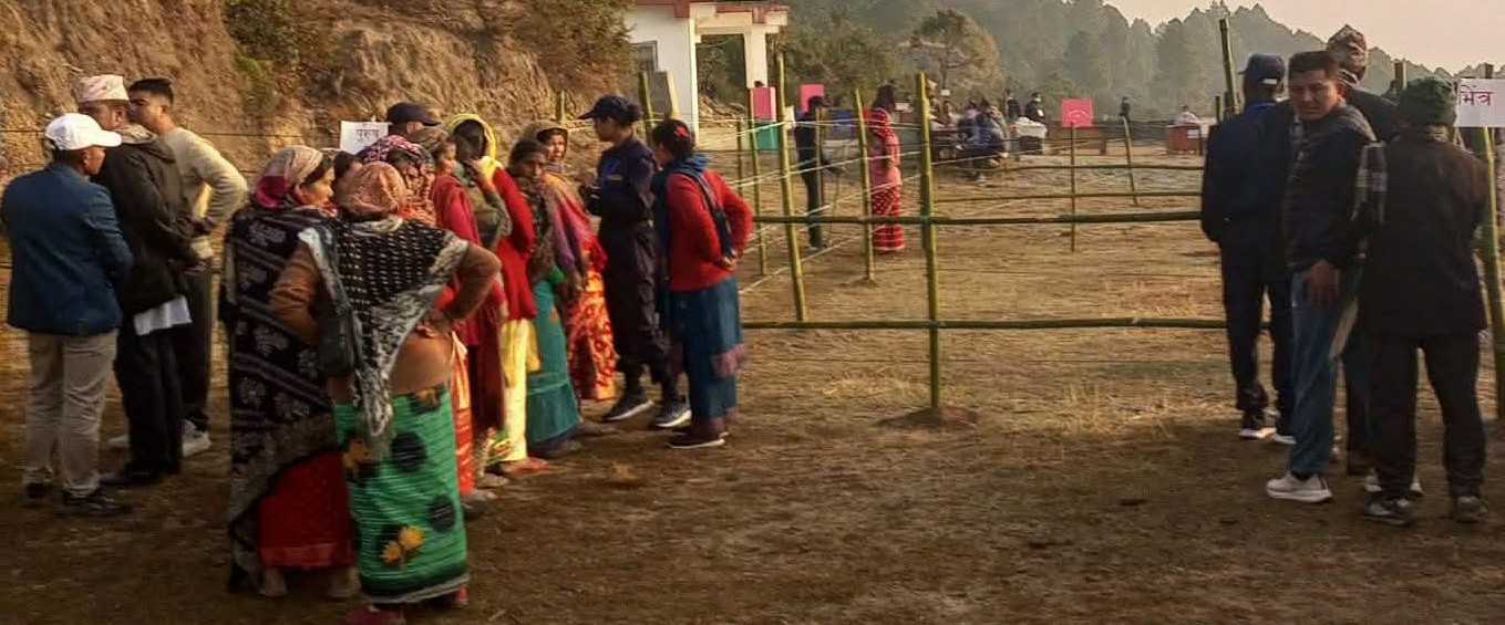बाजुरामा शान्तिपूर्ण रुपमा मतदान सम्पन्न, मतपेटिका सङ्कलन गरिँदै
