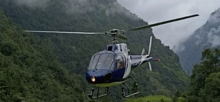 मुस्ताङ एयरको हेलिकप्टर अपर लाप्चेमा सुरक्षित अवतरण