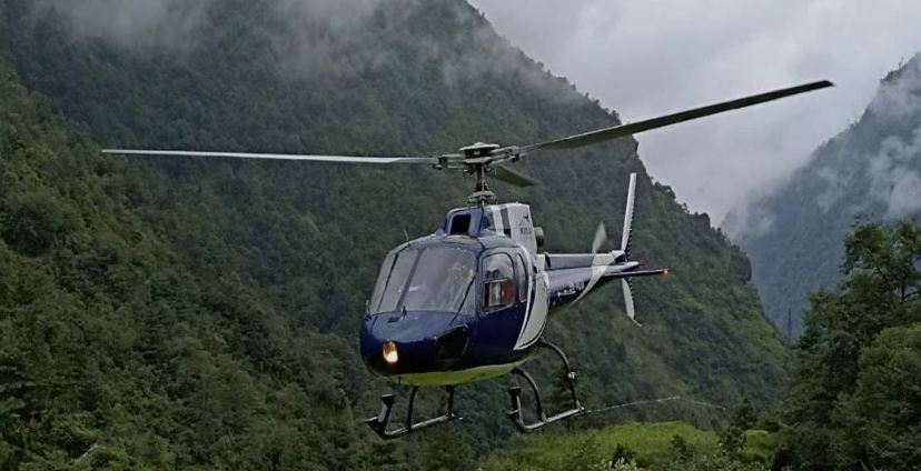 मुस्ताङ एयरको हेलिकप्टर अपर लाप्चेमा सुरक्षित अवतरण