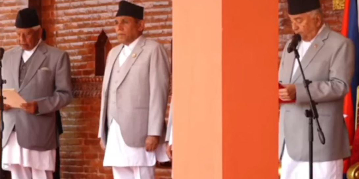 प्रतिनिधिसभाका जेष्ठ सदस्य केसीले राष्ट्रपतिबाट लिए शपथ