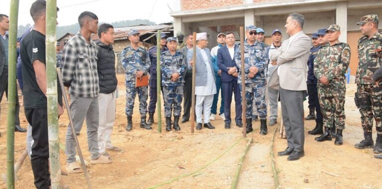 गृहमन्त्री अर्यालद्वारा उच्च अधिकारीसहित मतदान केन्द्रहरूको अनुगमन